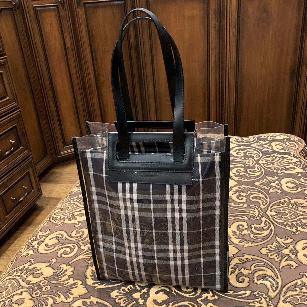 Burberry tote/beach bag